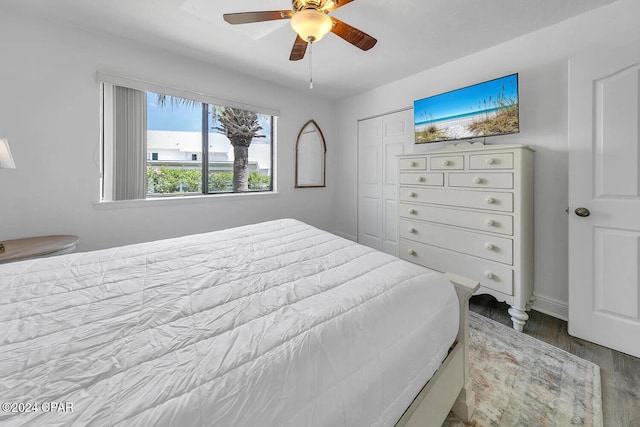 bedroom featuring hardwood / wood-style floors, ceiling fan, and a closet