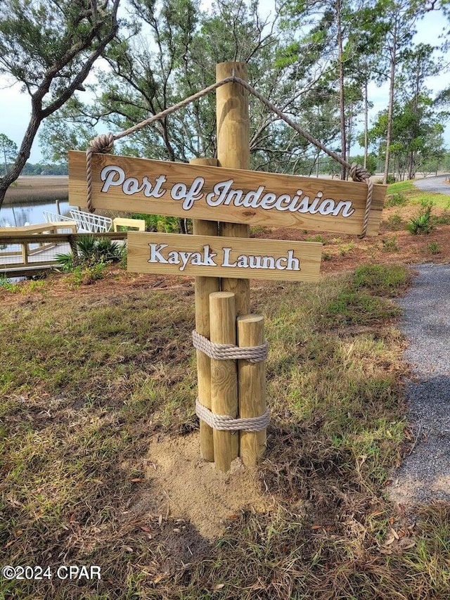 community sign featuring a water view