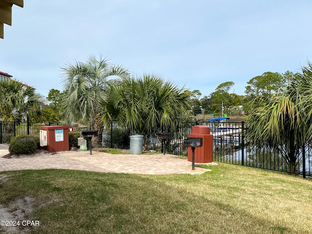 view of property's community featuring a yard