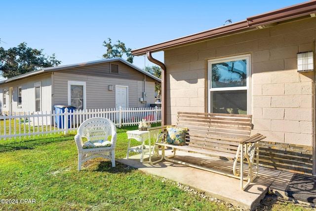 back of house featuring a lawn