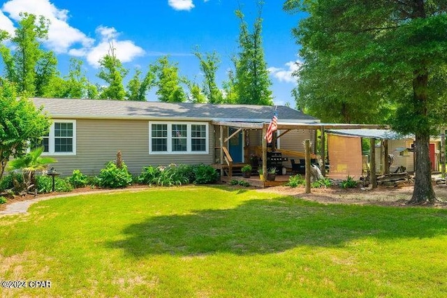 view of front of house with a front lawn