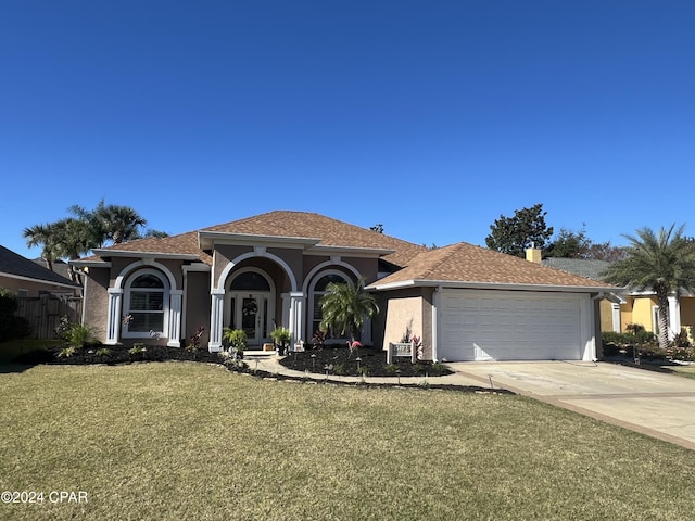 view of front of house featuring a garage and a front yard