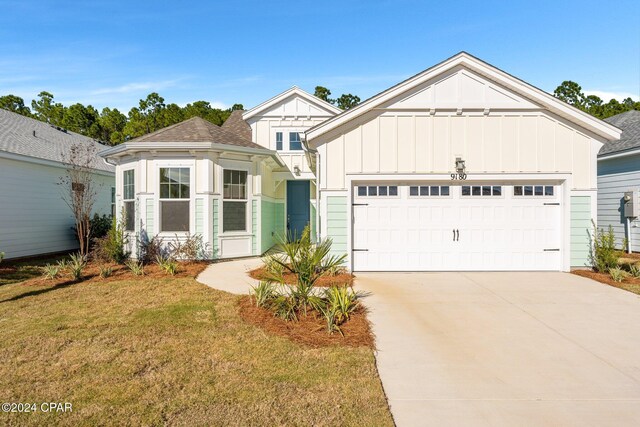 view of front of property featuring a front yard and a garage