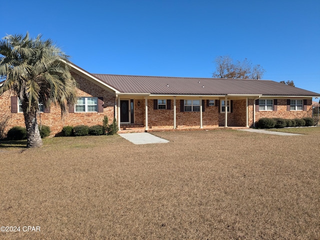 single story home with a front yard