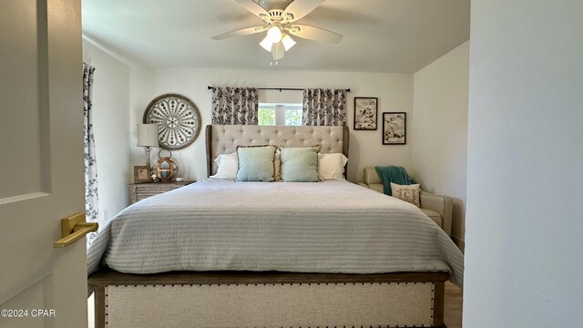 bedroom featuring ceiling fan