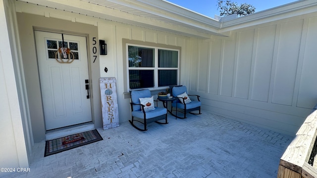 doorway to property with covered porch