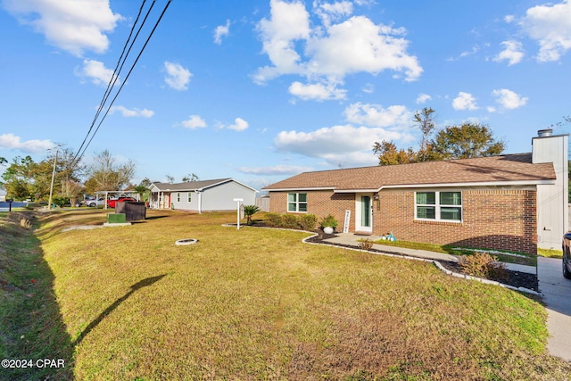 ranch-style home featuring a front lawn