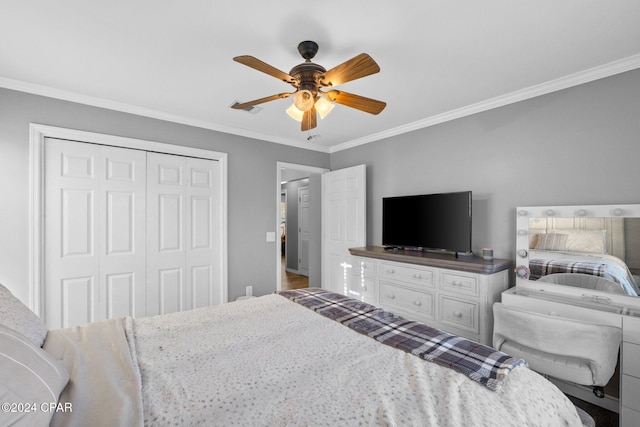 bedroom with ceiling fan, a closet, and crown molding