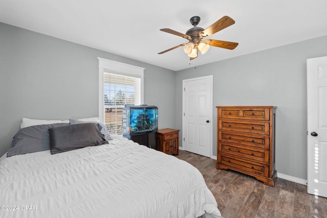 bedroom with ceiling fan