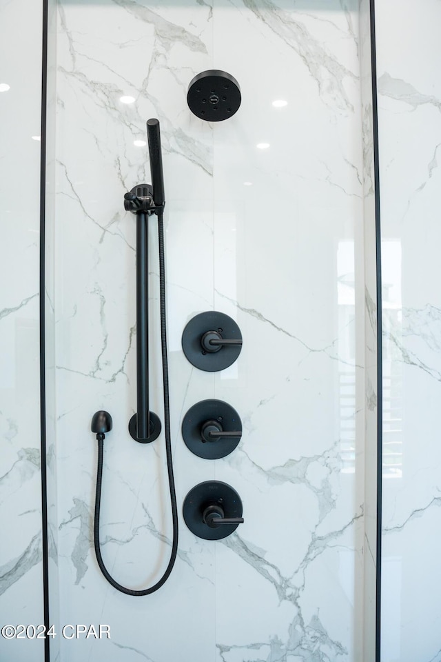 room details featuring a tile shower