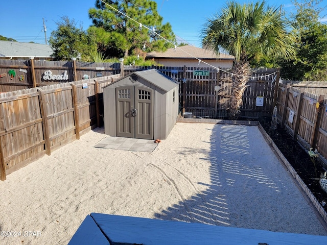 view of yard with a shed