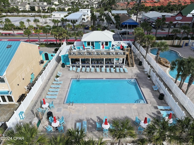 view of swimming pool