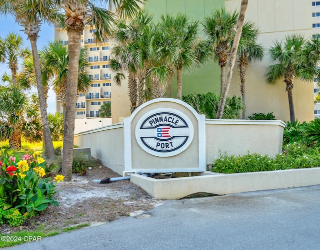 view of community / neighborhood sign