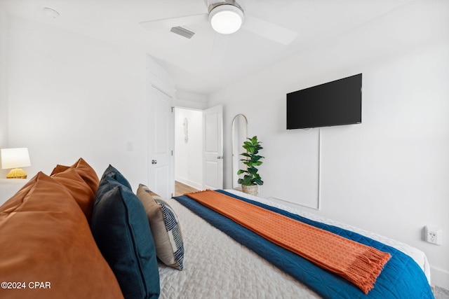 bedroom featuring ceiling fan