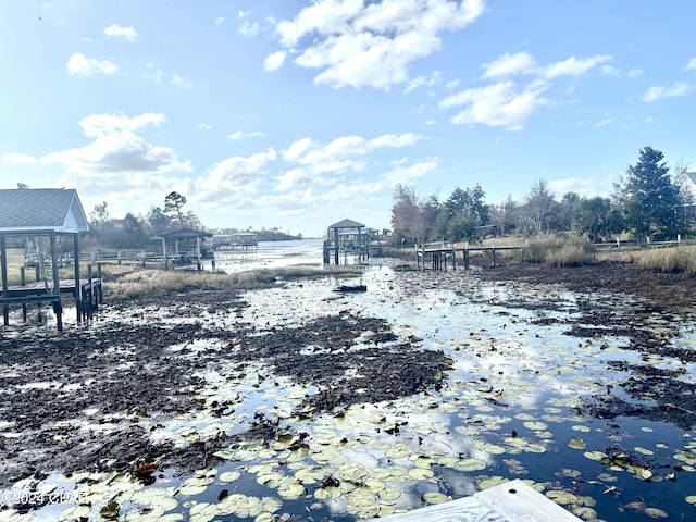 view of yard featuring a water view