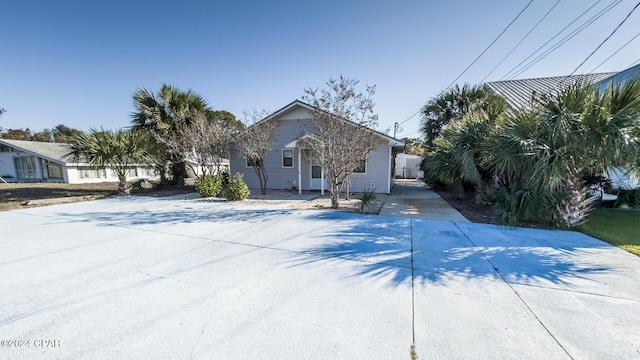 view of front of home featuring concrete driveway