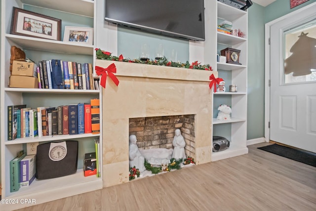 details featuring hardwood / wood-style flooring