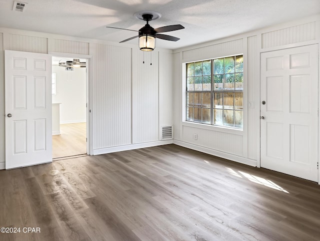 entryway featuring a textured ceiling, ceiling fan, and dark hardwood / wood-style floors