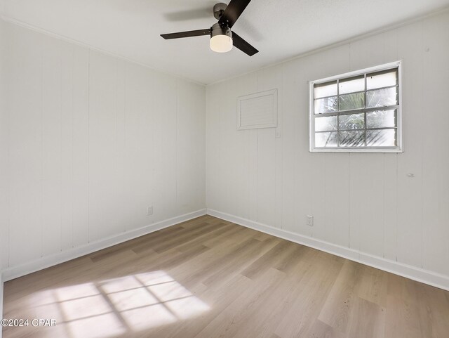 unfurnished room featuring light wood-type flooring and ceiling fan