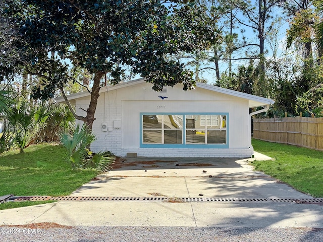 view of front of house with a front yard