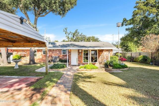 view of front of house with a front lawn