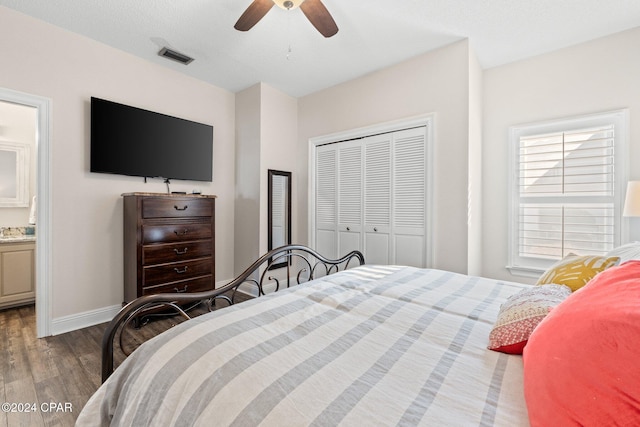 bedroom featuring ceiling fan, dark hardwood / wood-style floors, and a closet