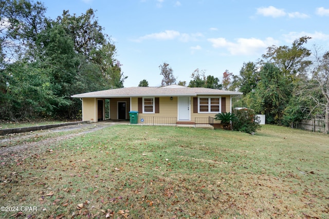 single story home featuring a front lawn