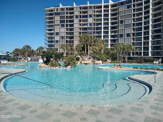 view of swimming pool