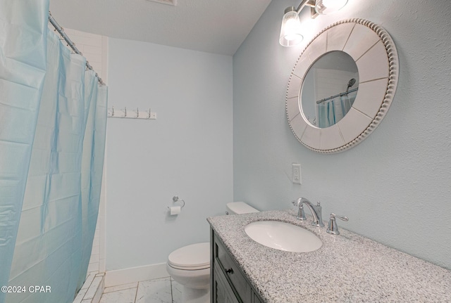 bathroom with a shower with shower curtain, vanity, and toilet