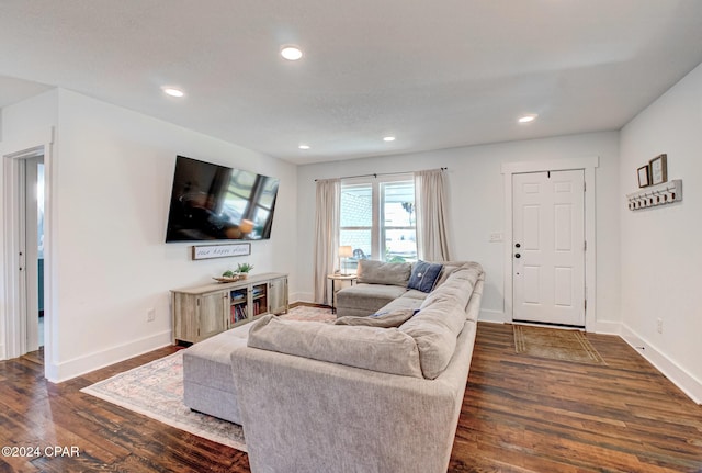 living area featuring recessed lighting, baseboards, and dark wood-style flooring