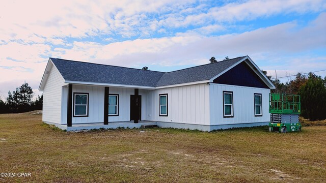 view of front of home with covered porch and a front yard