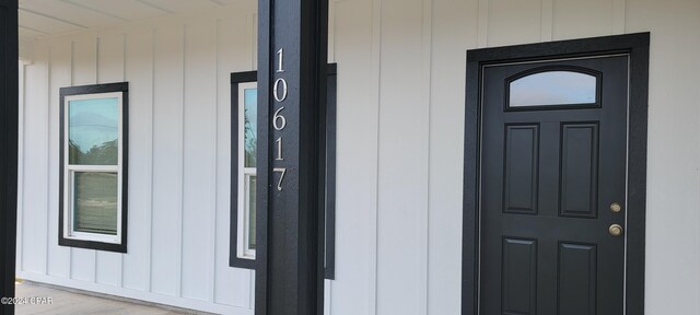 property entrance featuring covered porch