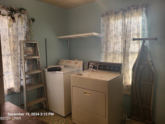 laundry area featuring washer and clothes dryer