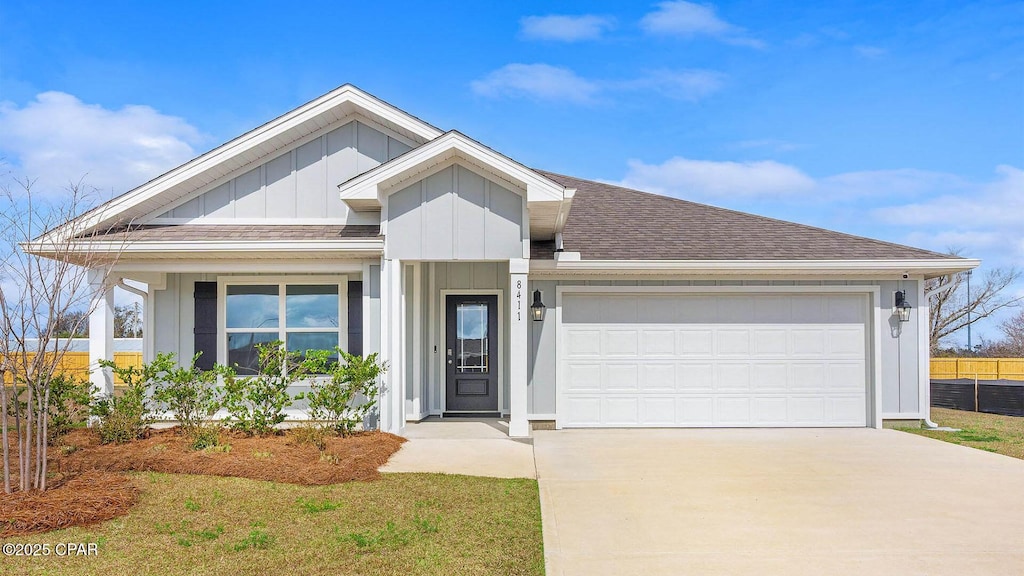 view of front of house featuring a garage and a front yard