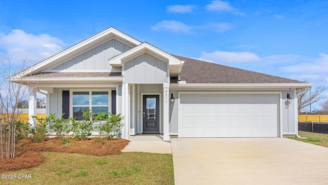 view of front of house featuring a garage and a front yard