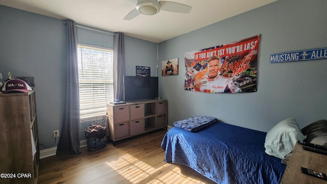 bedroom featuring light hardwood / wood-style flooring and ceiling fan