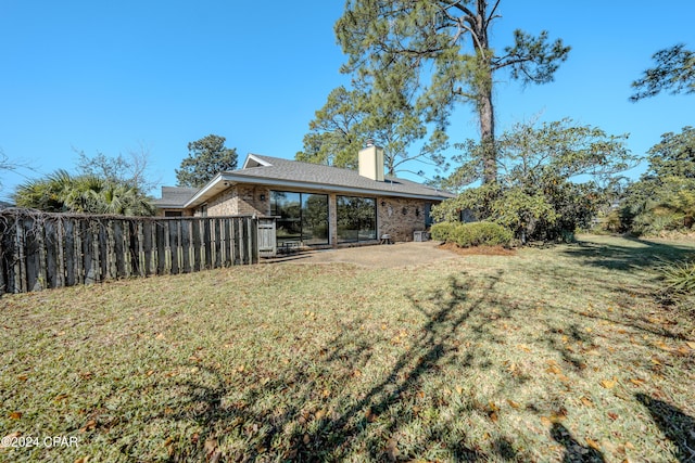 view of yard featuring a patio