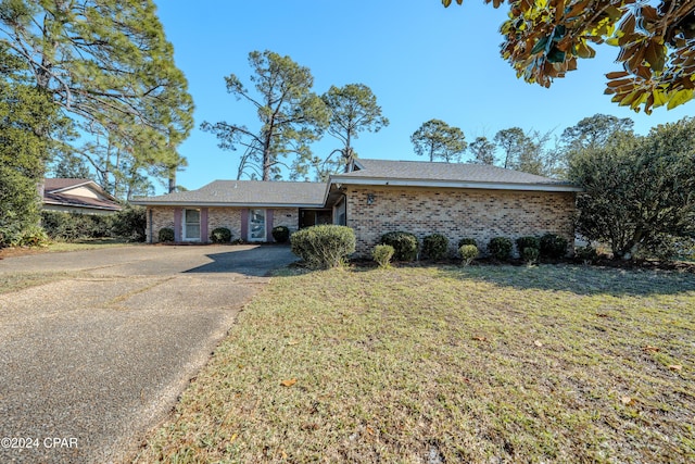 ranch-style home featuring a front yard