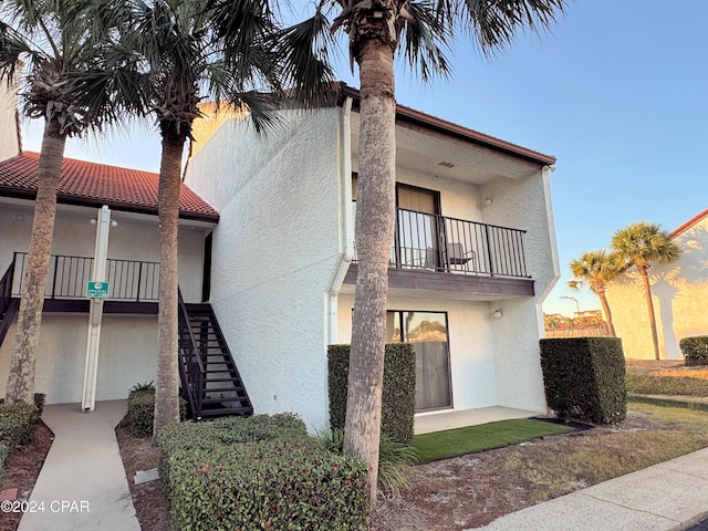 exterior space featuring a balcony