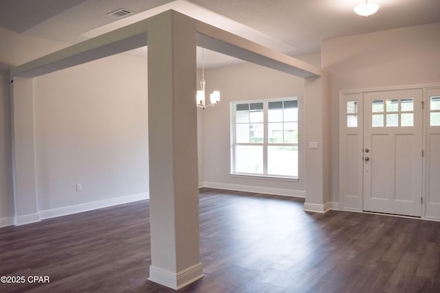 entryway with visible vents, baseboards, an inviting chandelier, and dark wood-style flooring