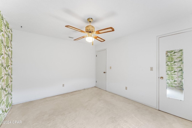 carpeted empty room featuring ceiling fan