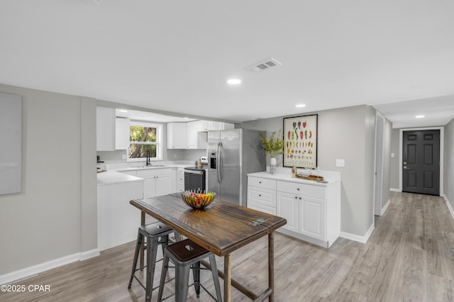 dining room with recessed lighting, visible vents, baseboards, and light wood-style floors