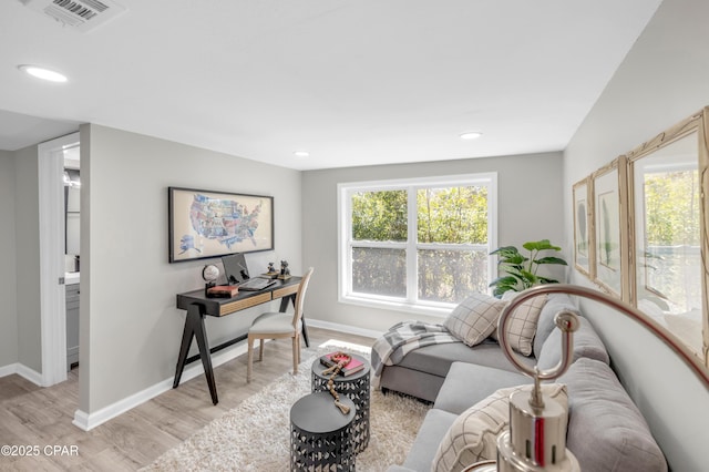 living area featuring recessed lighting, light wood-style floors, visible vents, and baseboards