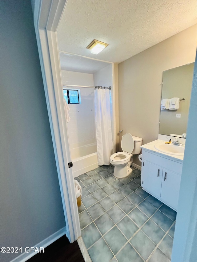 full bathroom featuring vanity, toilet, shower / tub combo, and a textured ceiling