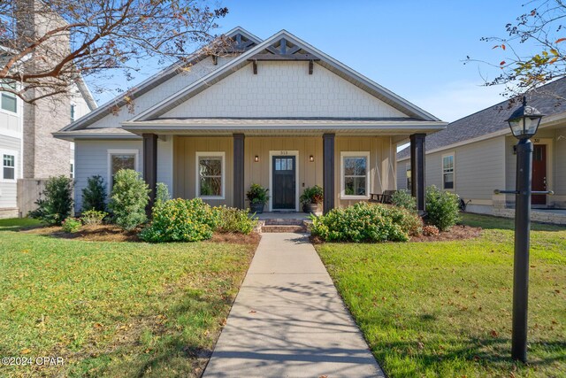 view of front of property with a porch and a front yard