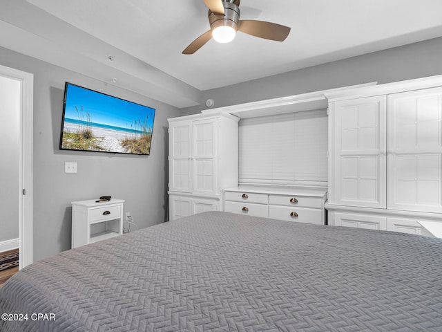 bedroom with a ceiling fan