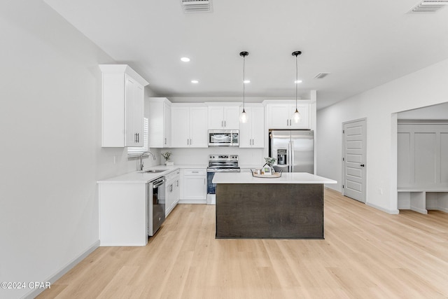 kitchen with visible vents, stainless steel appliances, light countertops, and a sink