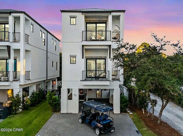 view of front facade featuring a carport and stucco siding