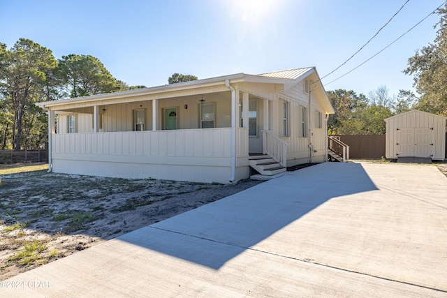 view of front of property featuring a storage unit