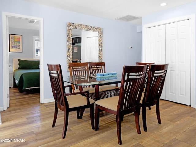 dining area featuring recessed lighting, visible vents, light wood-style flooring, and baseboards